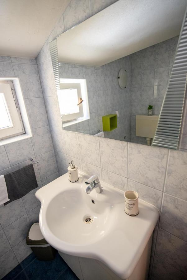 Apartment Josipa Гребащиця Екстер'єр фото